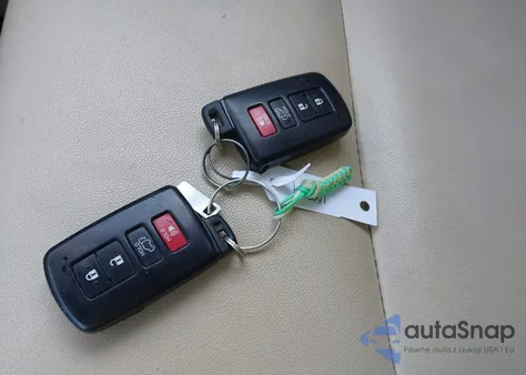 2019 Toyota Highlander Xle z USA, uszkodzony, nr VIN 5TDJZRFH8KS918509